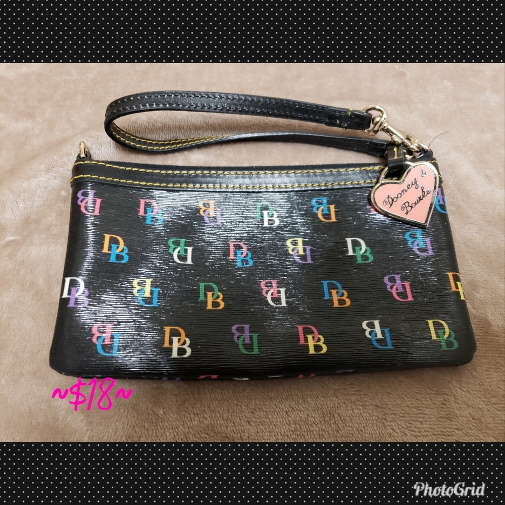 ❤ Dooney & Bourke Wristlet ❤